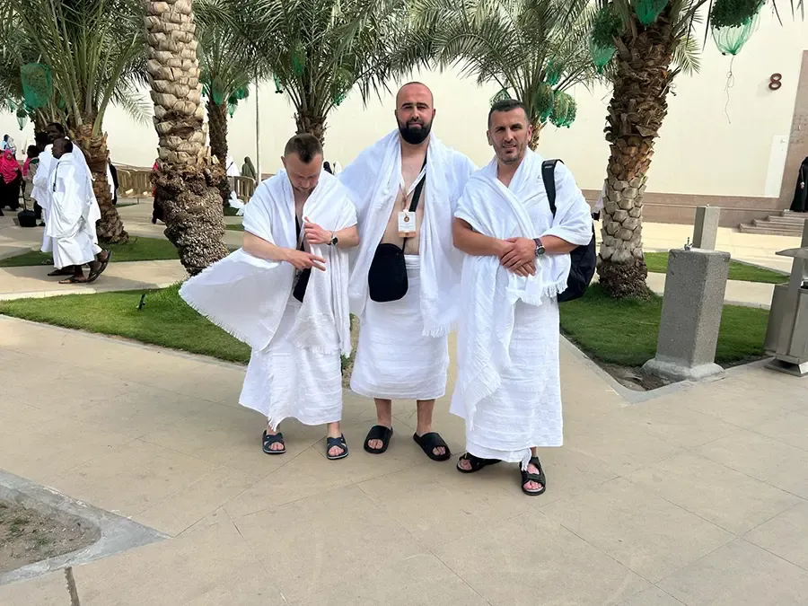 Hidma tour guides in ihram